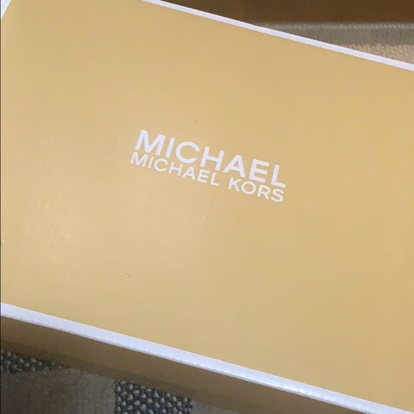 Micheal Kors Sneakers - Picture 2 of 6